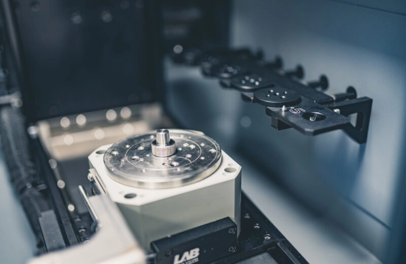 tomographe permettant de controler des lots de pièces
