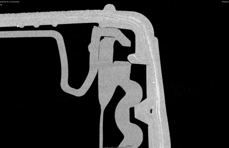 Zoom sur coupe tomographique d'un controle de fuite sur bouchon