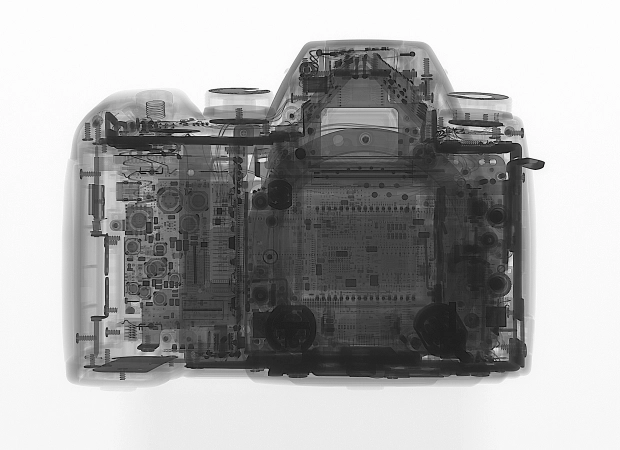 composant électronique pendant un contrôle radio